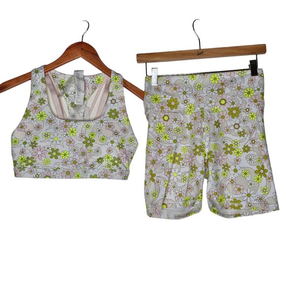 Fabletics Retro Floral Daisy Boost PowerHold High Waisted 6'' Short & Sports Bra - Picture 6 of 16